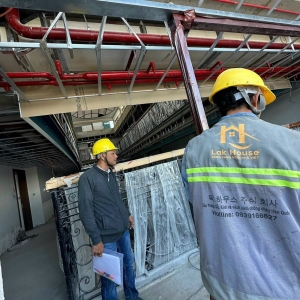 thi-cong-cua-chong-chay-dung-tieu-chuan-pccc